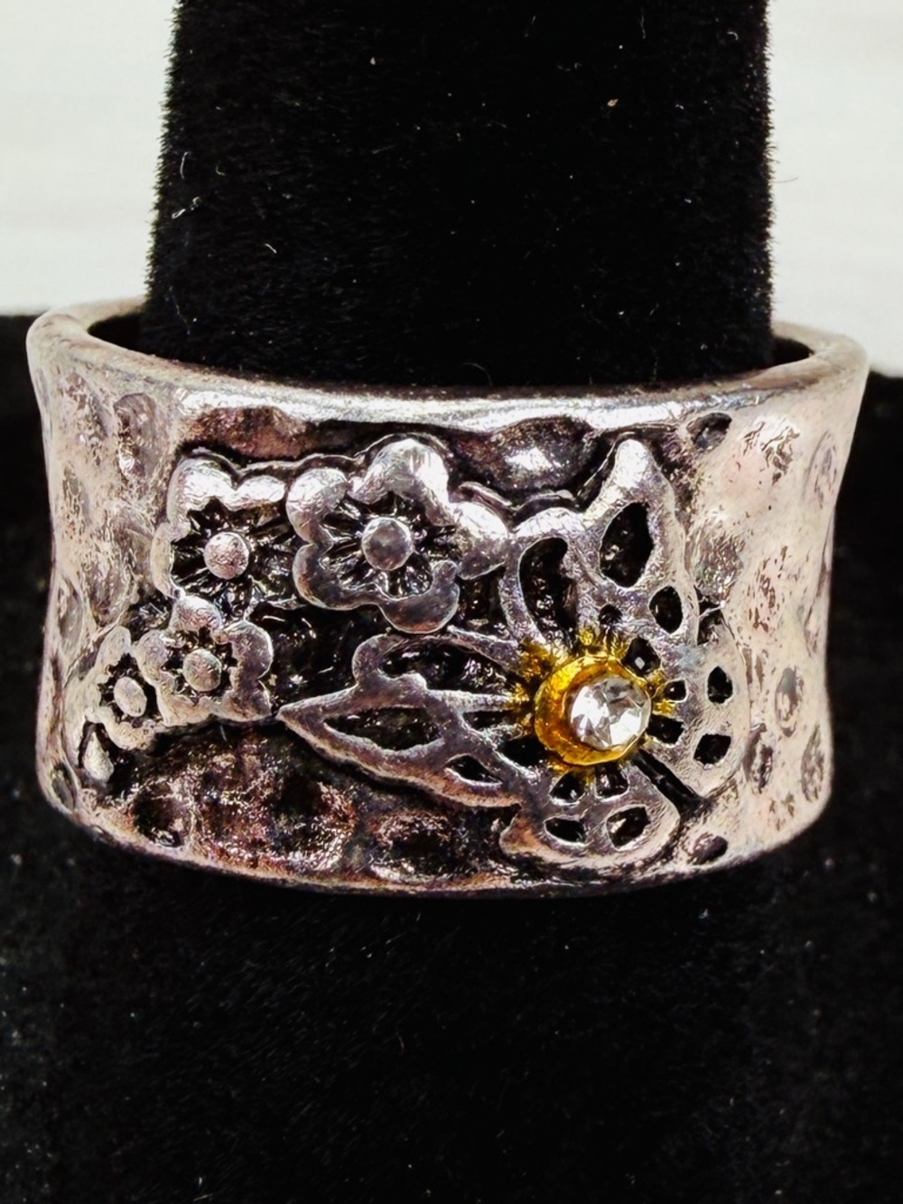 Gorgeous aged Silvertone butterfly size 8 band ring